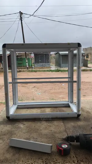 Daylight Aluminum Glass (2 Step) Showcase