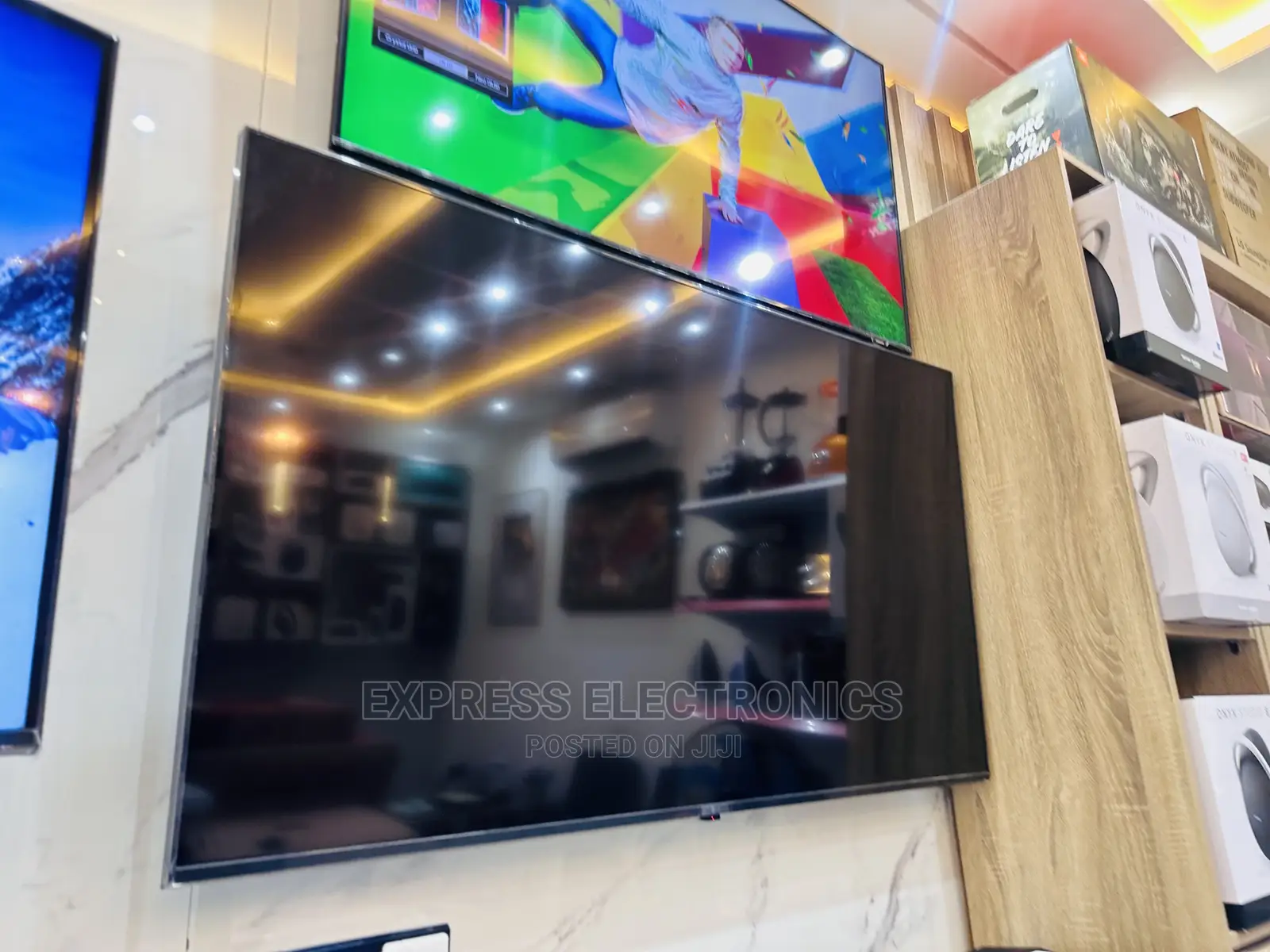 Fresh Glossy Black UHD LED 70UR80003 LG Tv 