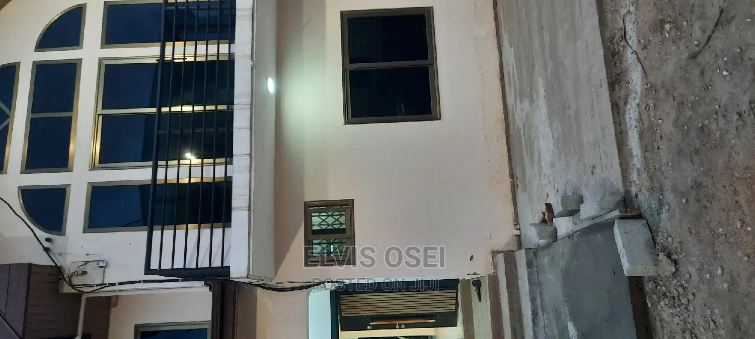 1bdrm Apartment in Palas Town Awoshie for rent