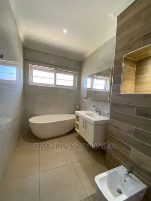 5bdrm House in Airport for sale