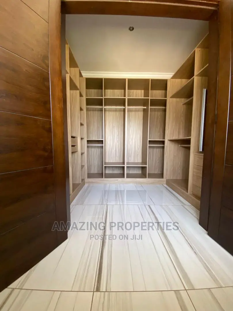 5bdrm House in Airport for sale