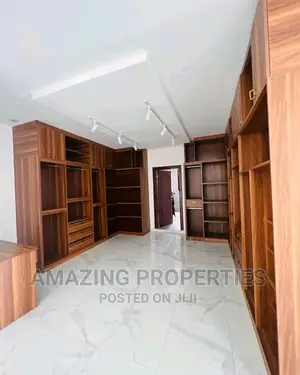 5bdrm House in East Legon for sale