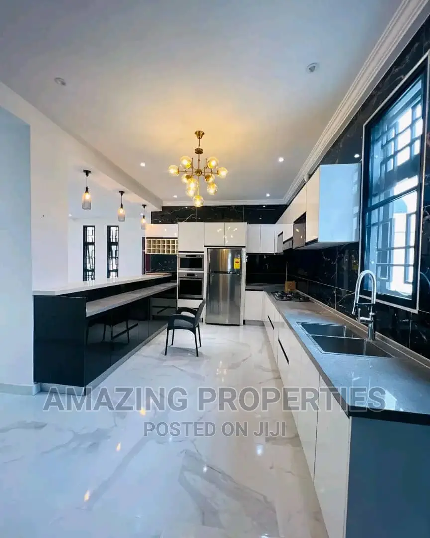5bdrm House in East Legon for sale