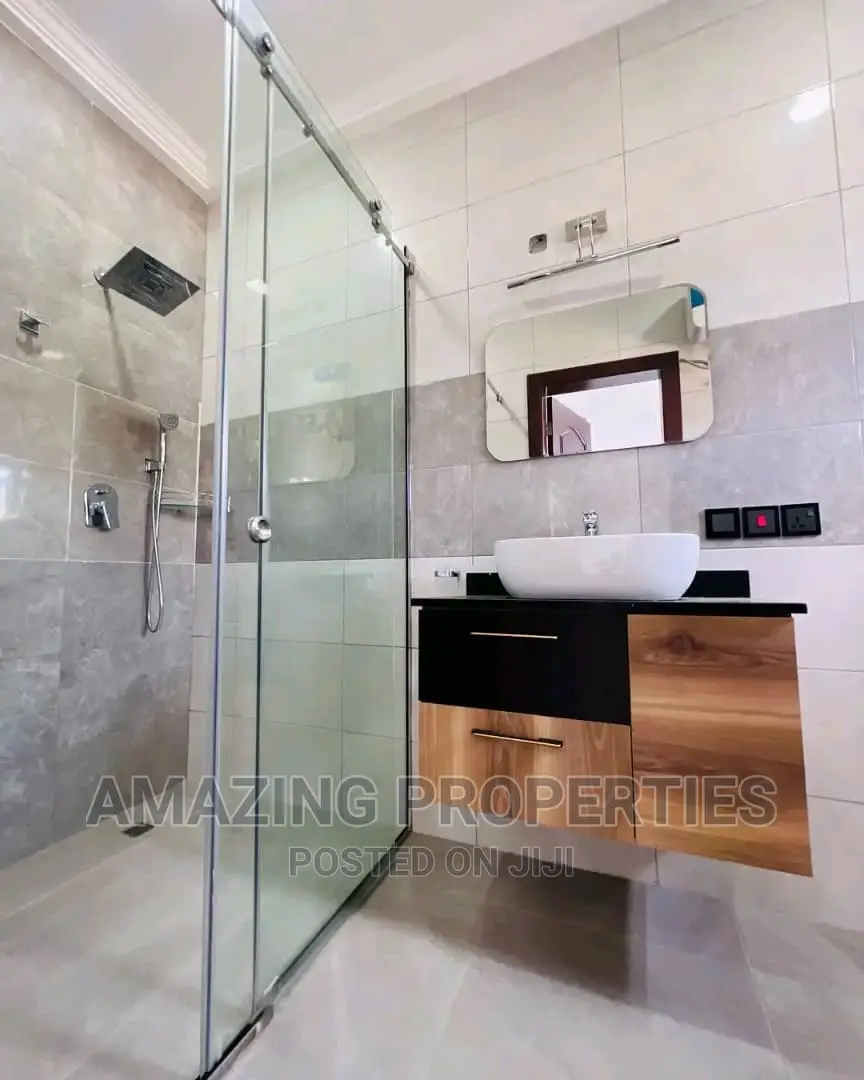 5bdrm House in East Legon for sale