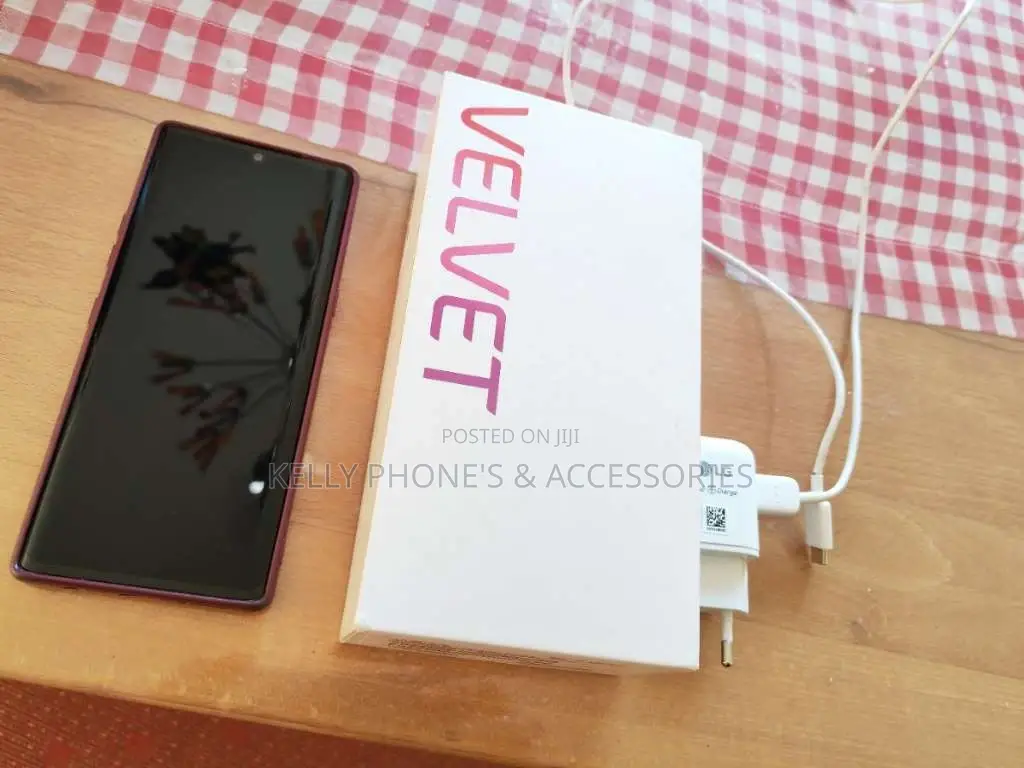 New LG Velvet 128 GB Black