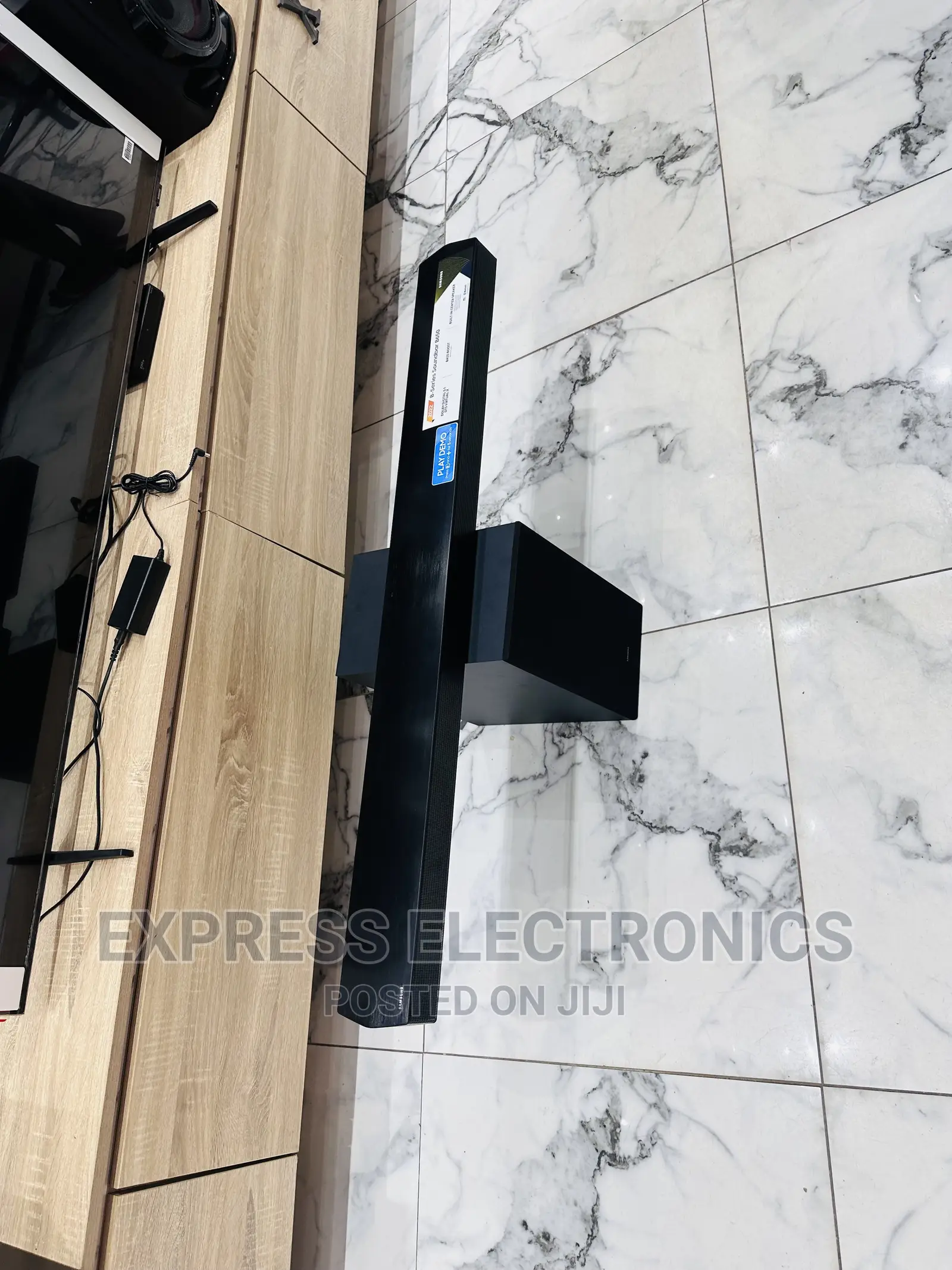 Fresh in Box HW-Q930 Samsung Soundbar With Woofer