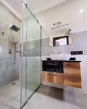 5bdrm House in Seekers Realty, East Legon for sale