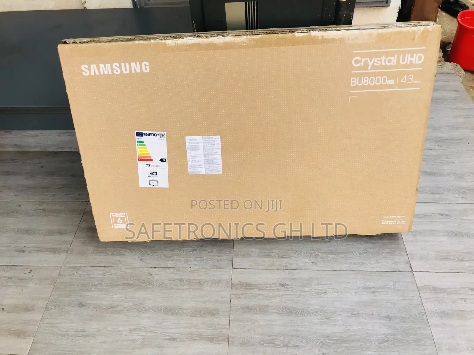 Sealed in Box 43 Inches Glossy Crystal UHD BU80 Samsung 