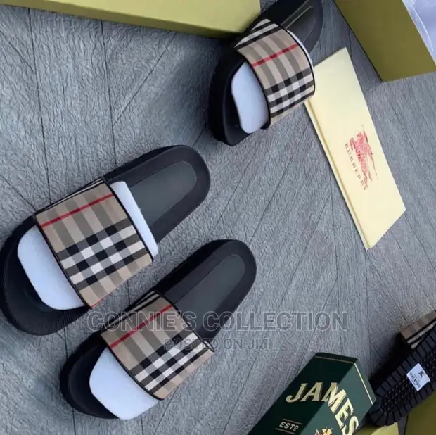 【関税＆送料込み】Burberry Slippers Burberry Stingray Perforated Slides | Blue | FARFETCH JO