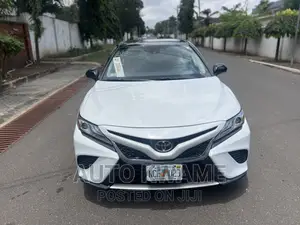 Toyota Camry XSE (2.5L 4cyl 8A) 2019 White