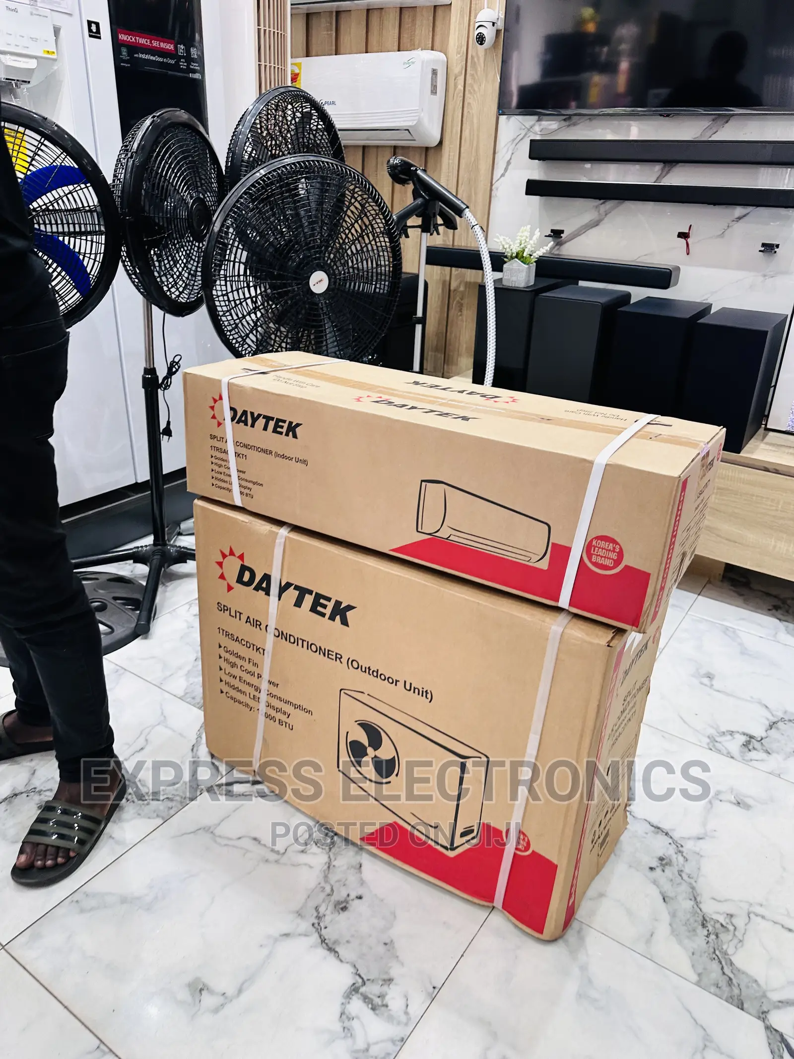 Adorable  Sleek Daytek Split R410 Gas 1.5hp AC
