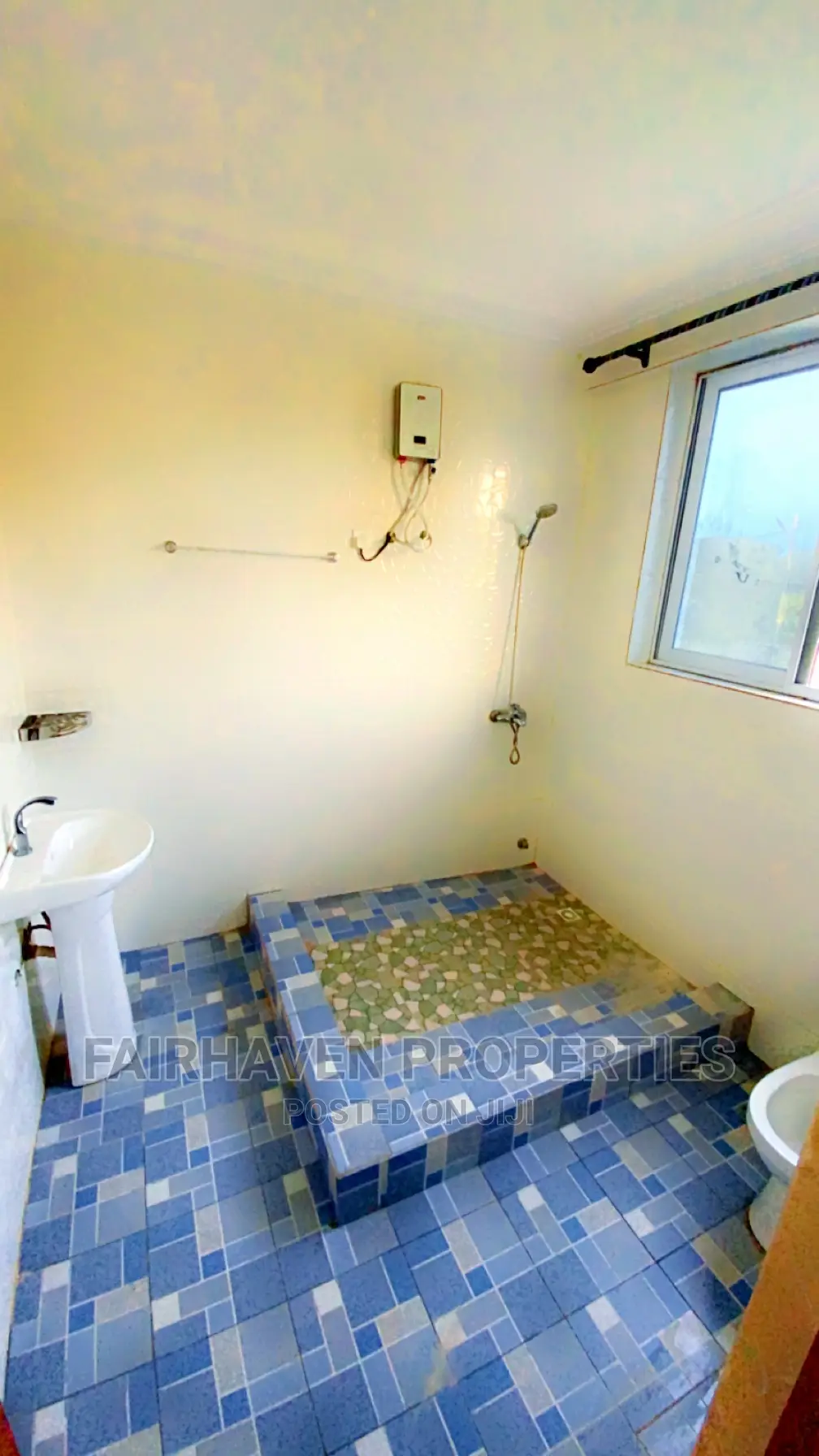 3bdrm Apartment in Tseaddo, Airport Residential Area for rent