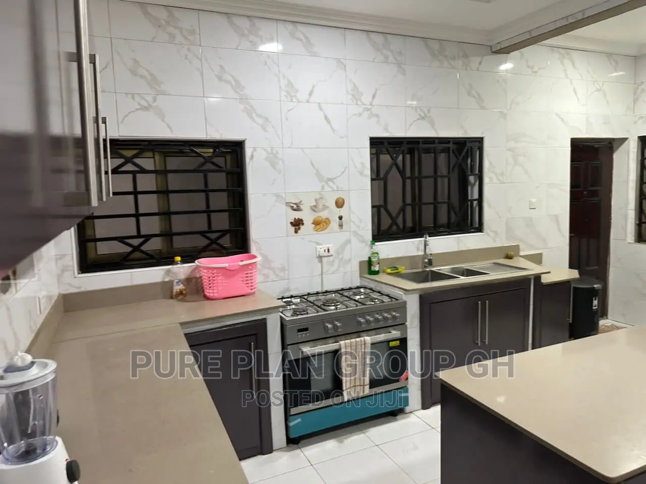 Furnished 7bdrm House in Westland for rent
