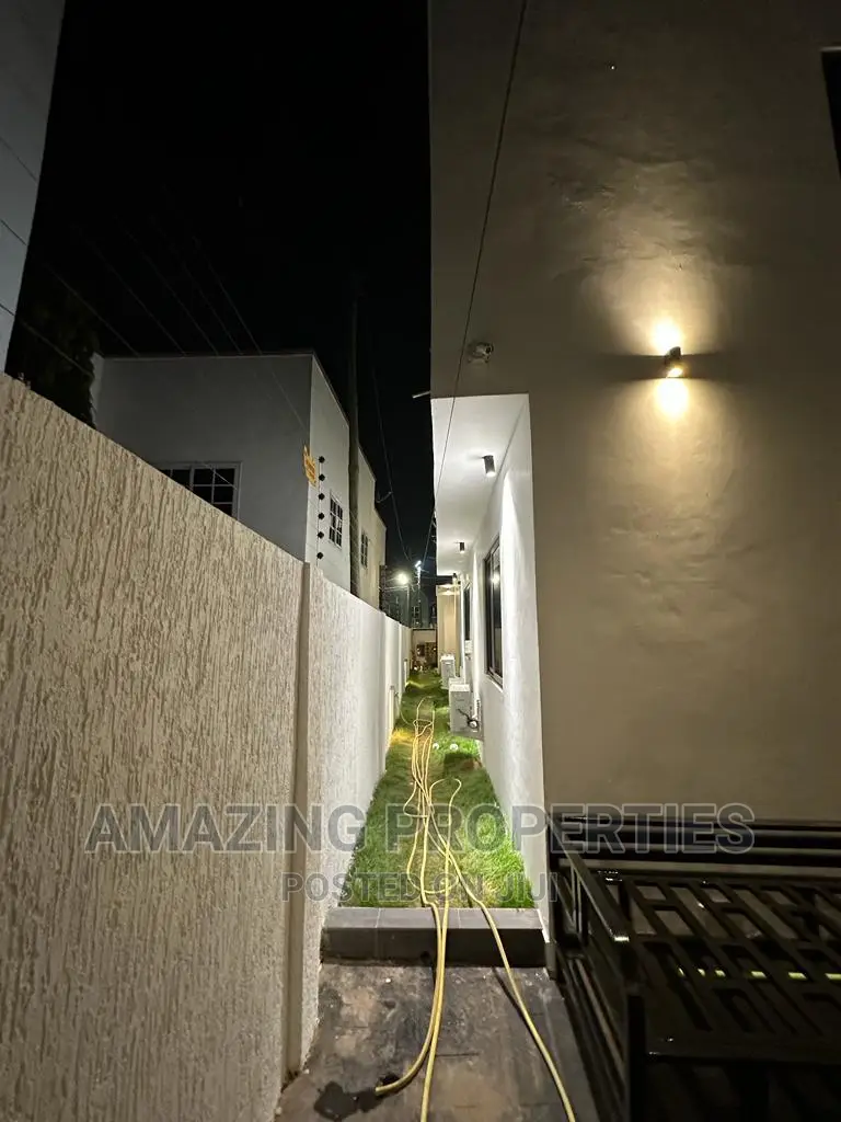 5bdrm House in East Legon for rent
