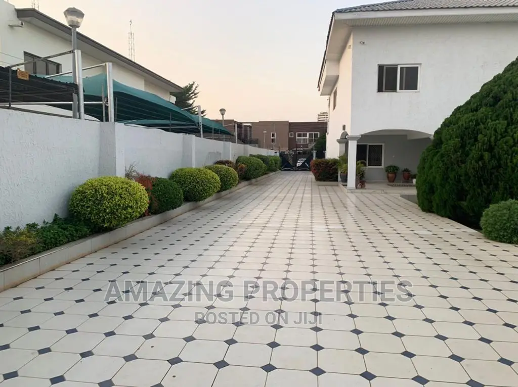 5bdrm House in Airport Residential Area for rent