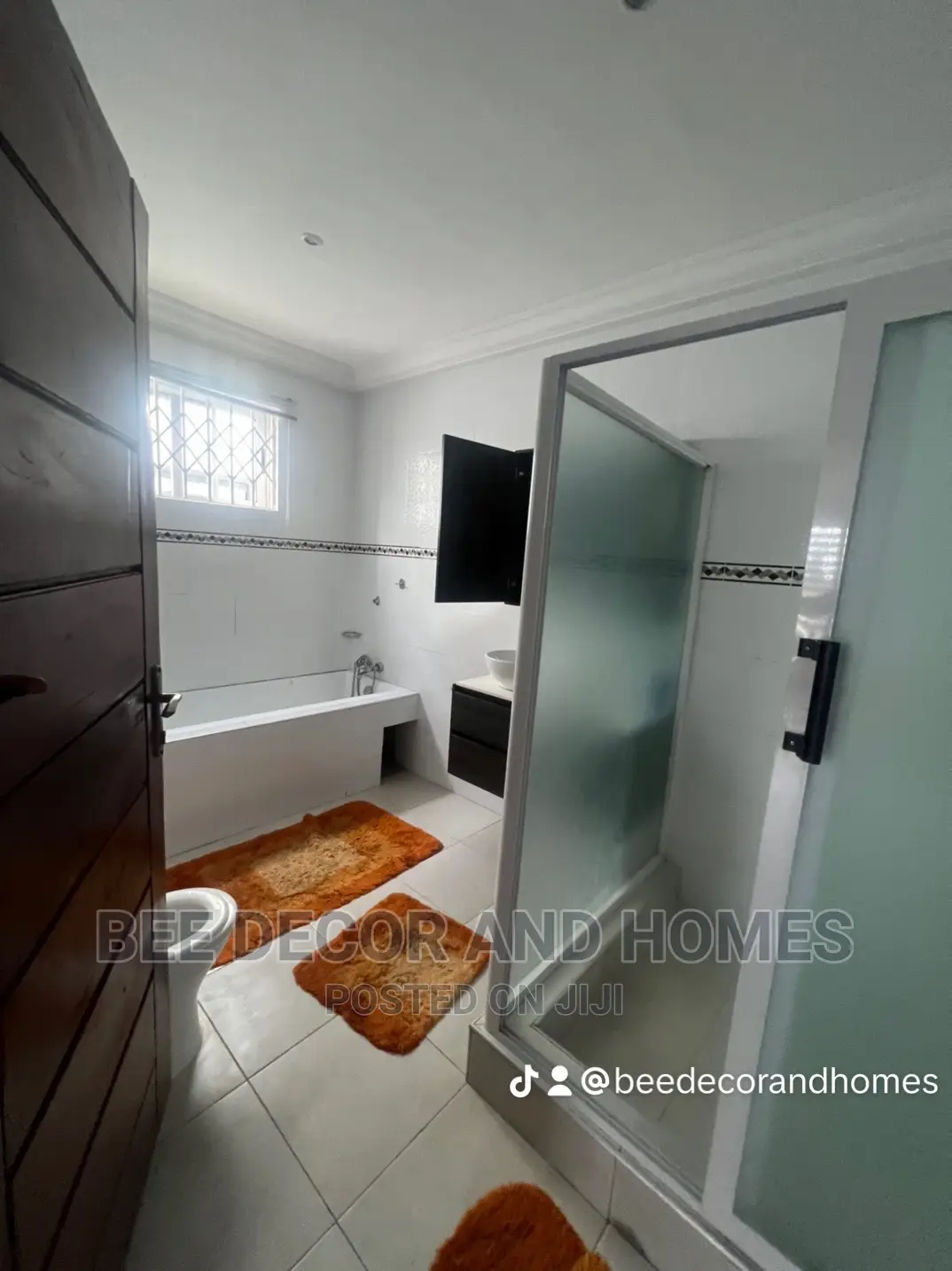 Furnished 4bdrm House in Bee Decor And Homes, Old Ashomang for rent