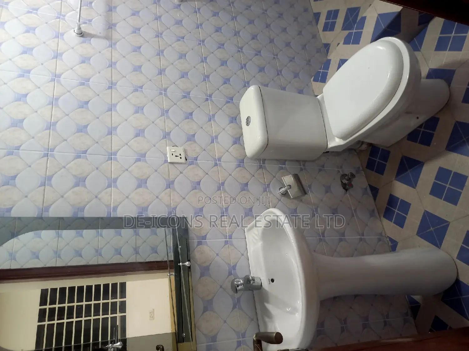 2bdrm Duplex in De-Icons Real Estate, Kasoa for rent