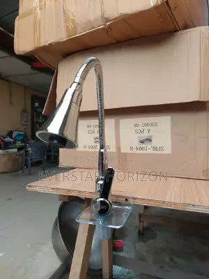 Modern Chrome Plated Flexible Hot and Cold Kitchen Faucet