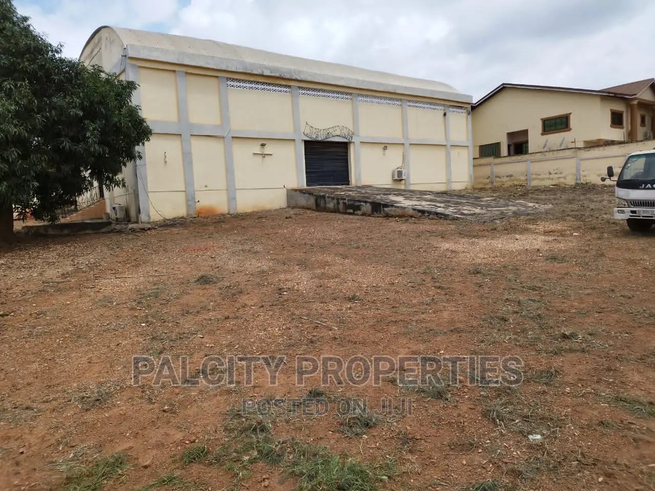 Warehouse on 1 Acre Land for Sale