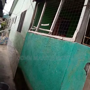 9bdrm House in Meduma Abass, Kumasi Metropolitan for sale
