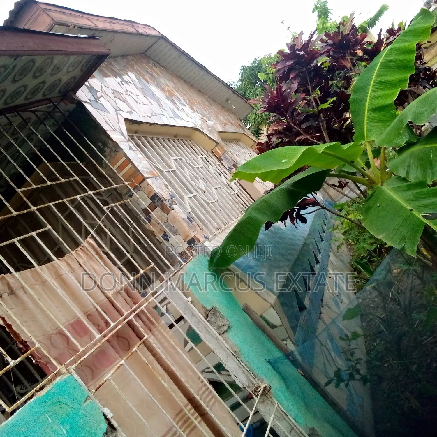 9bdrm House in Meduma Abass, Kumasi Metropolitan for sale