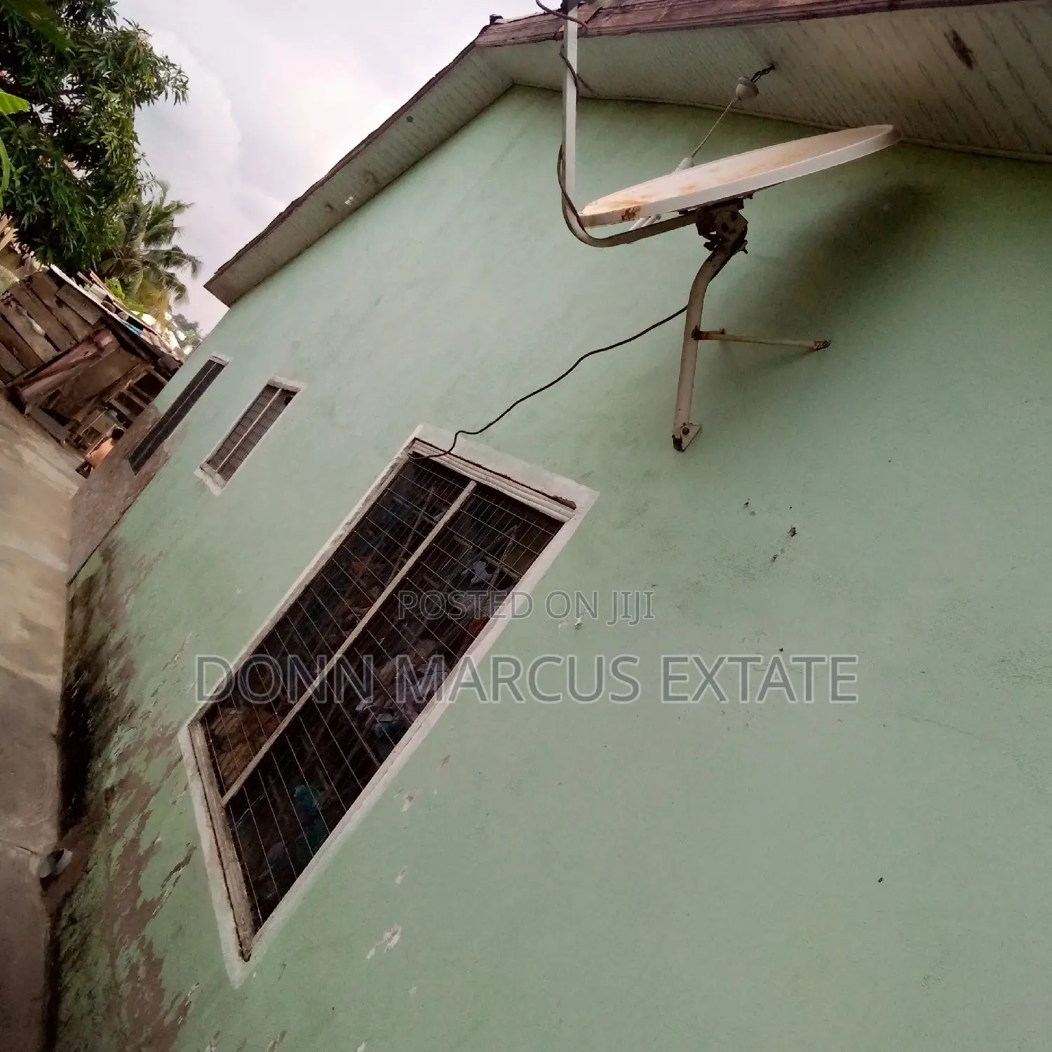 9bdrm House in Meduma Abass, Kumasi Metropolitan for sale