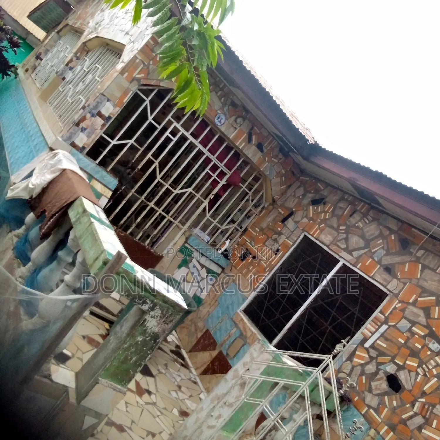 9bdrm House in Meduma Abass, Kumasi Metropolitan for sale