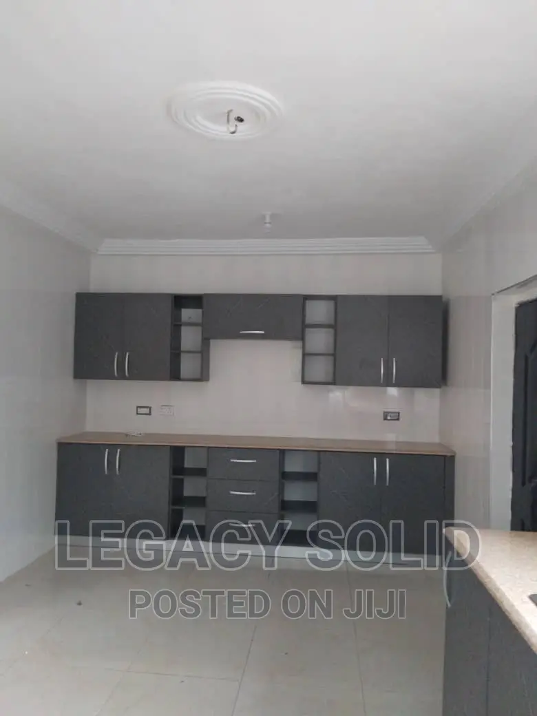 5bdrm Apartment in Legacy Solid Real, Ledzokuku-Krowor for rent
