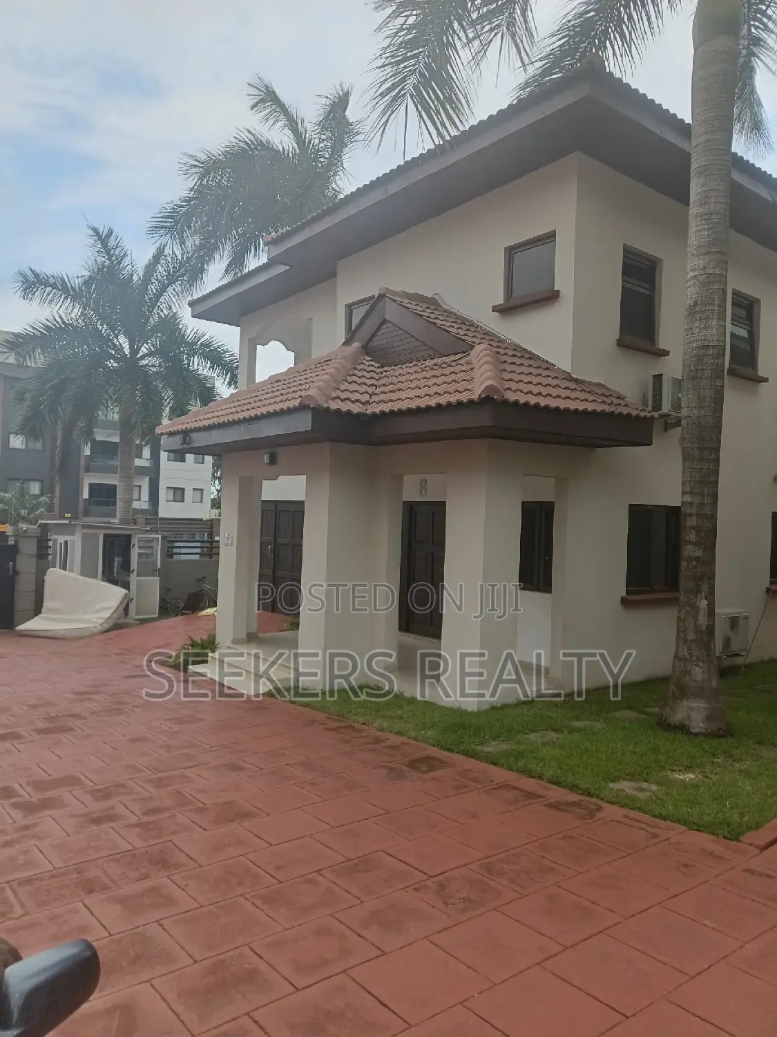 3bdrm Townhouse / Terrace in Seekers Realty, Cantonments for rent