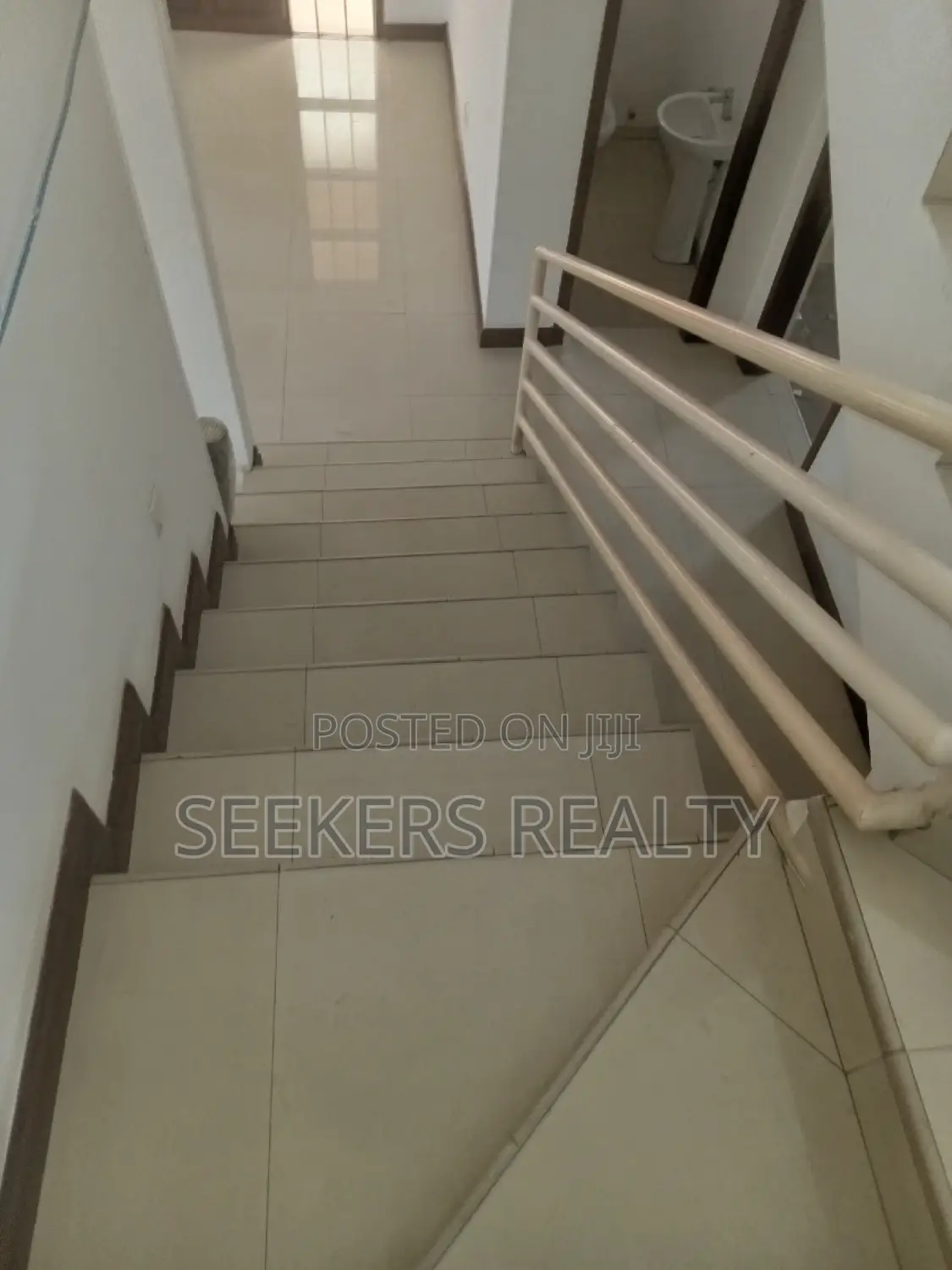 3bdrm Townhouse / Terrace in Seekers Realty, Cantonments for rent