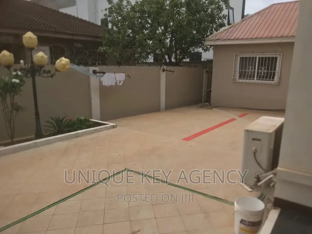 2bdrm Apartment in Unique Agency, Adjiriganor for rent