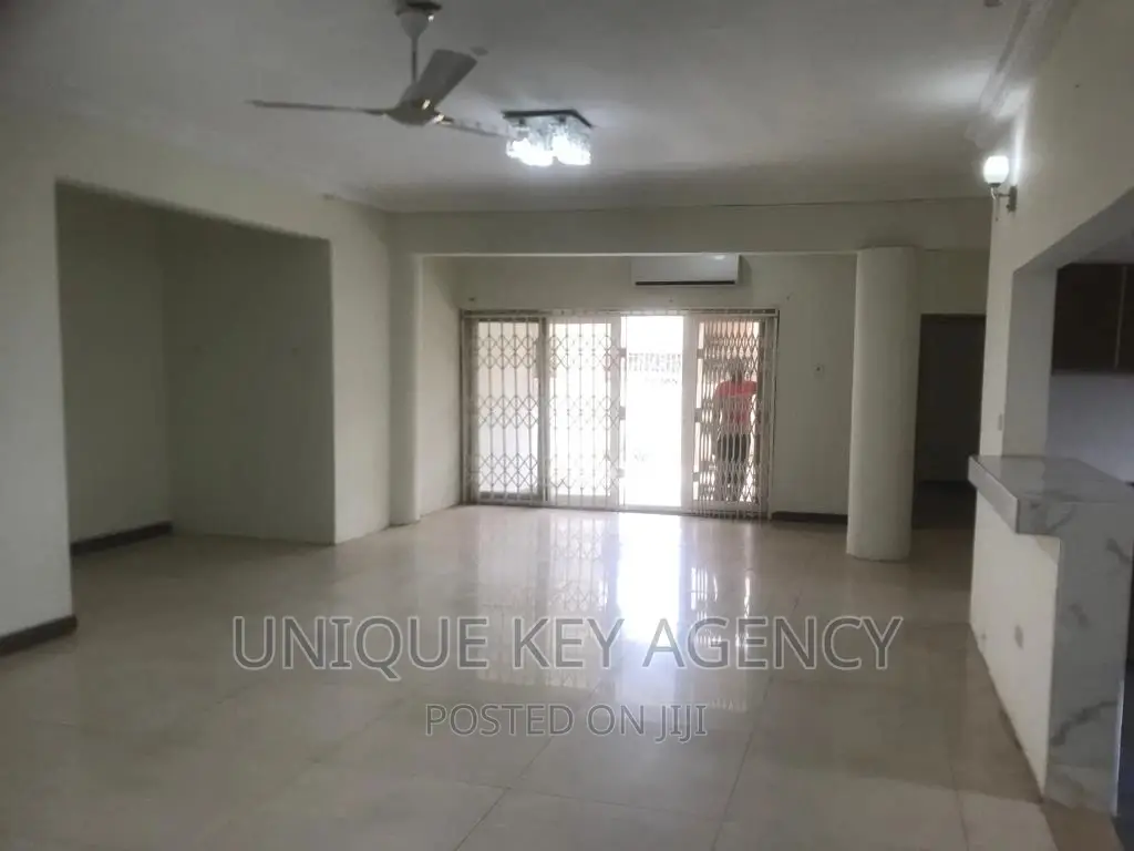 2bdrm Apartment in Unique Agency, Adjiriganor for rent