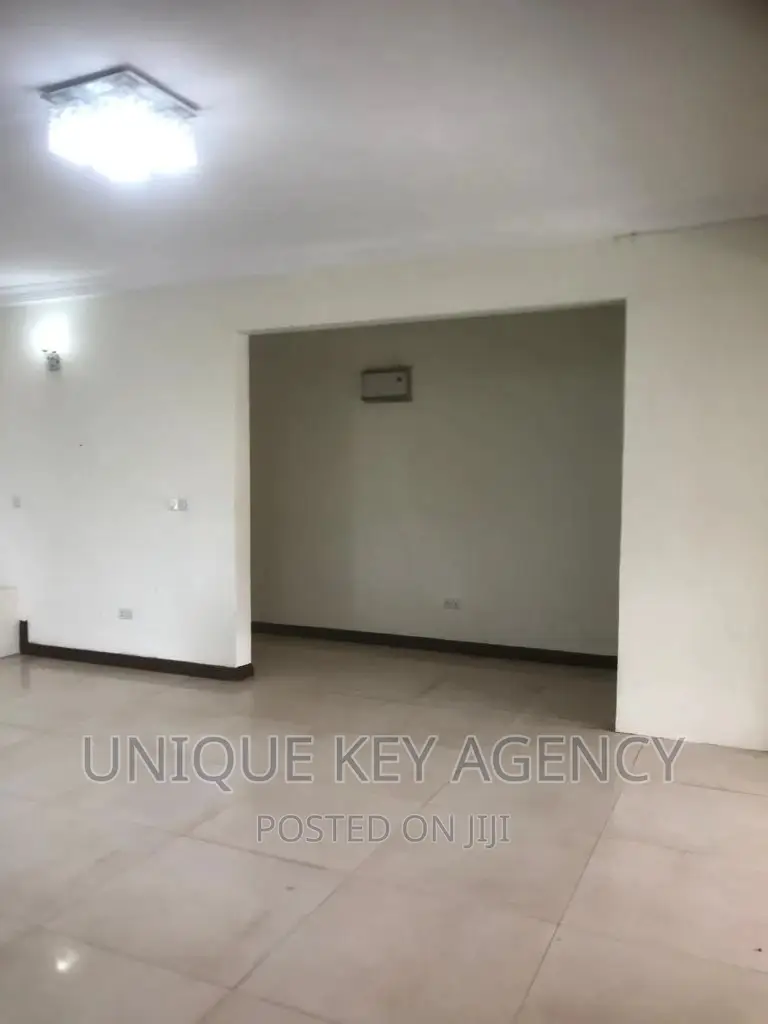 2bdrm Apartment in Unique Agency, Adjiriganor for rent