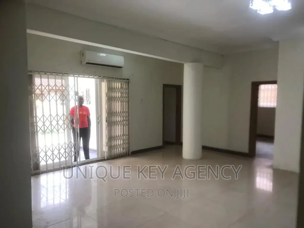 2bdrm Apartment in Unique Agency, Adjiriganor for rent