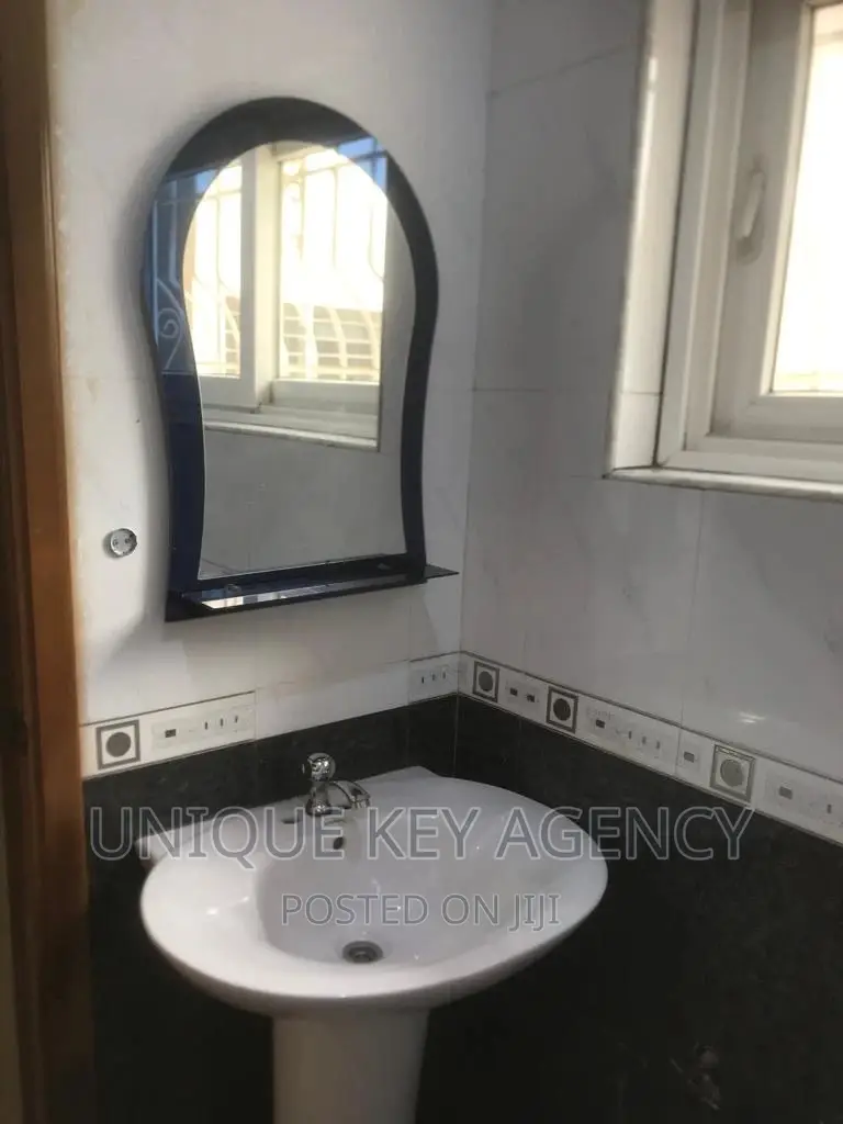 2bdrm Apartment in Unique Agency, Adjiriganor for rent