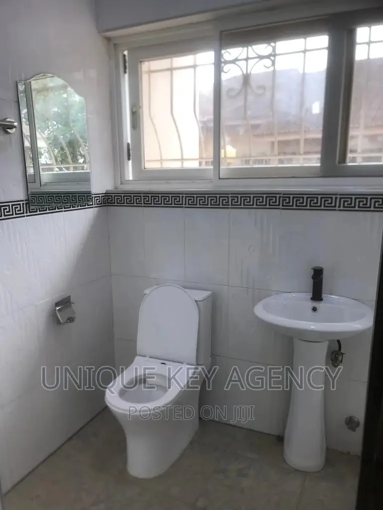 2bdrm Apartment in Unique Agency, Adjiriganor for rent