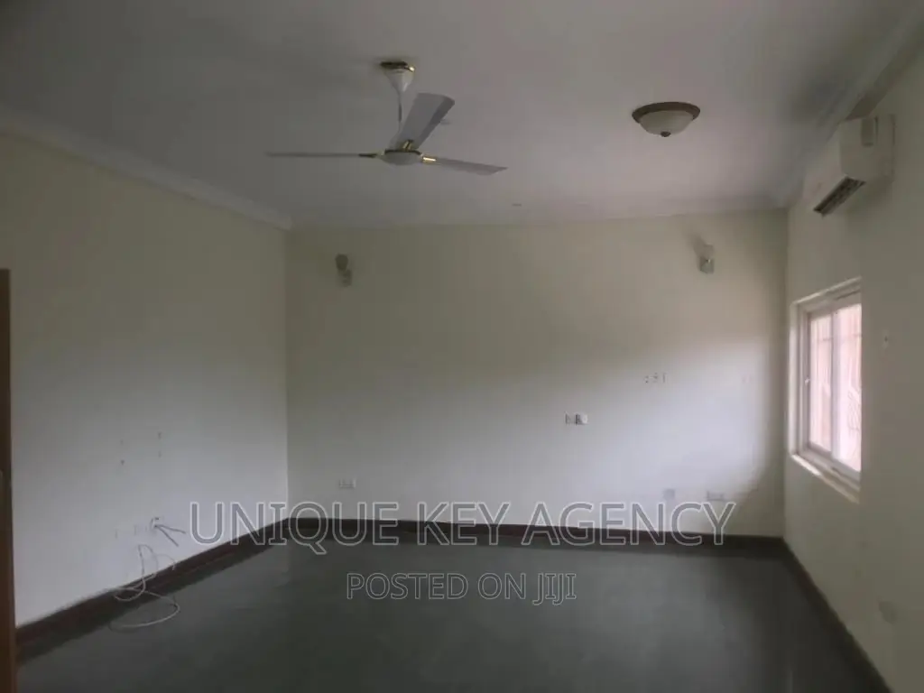 2bdrm Apartment in Unique Agency, Adjiriganor for rent