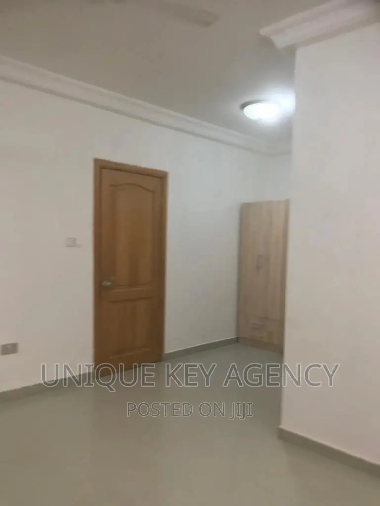 1bdrm Apartment in Unique Agency, Adjiriganor for rent