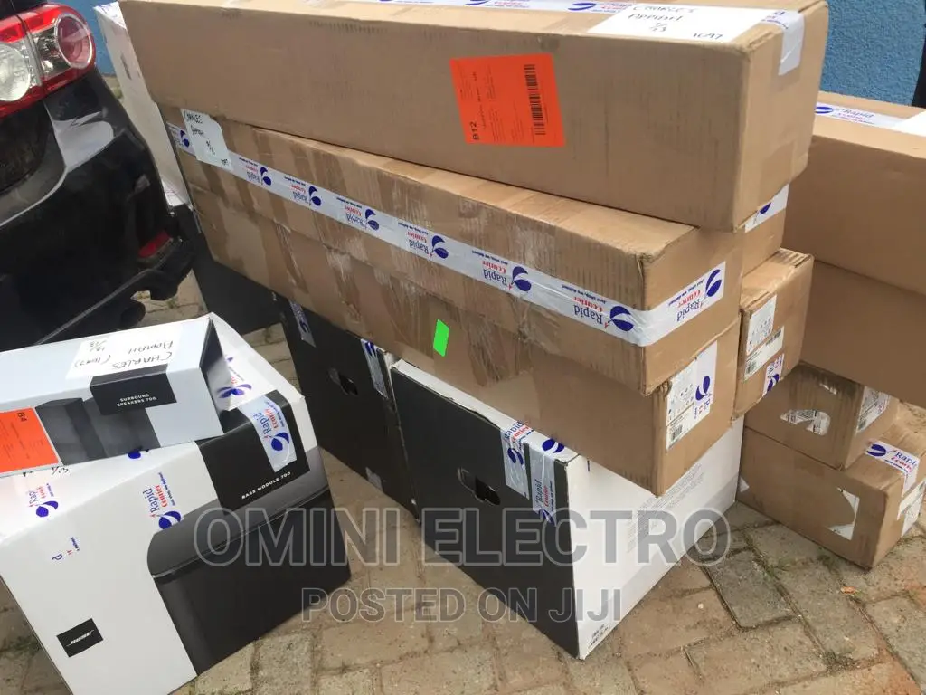 Brand New Bose Sound Bar and Sub Woofer (900/700)