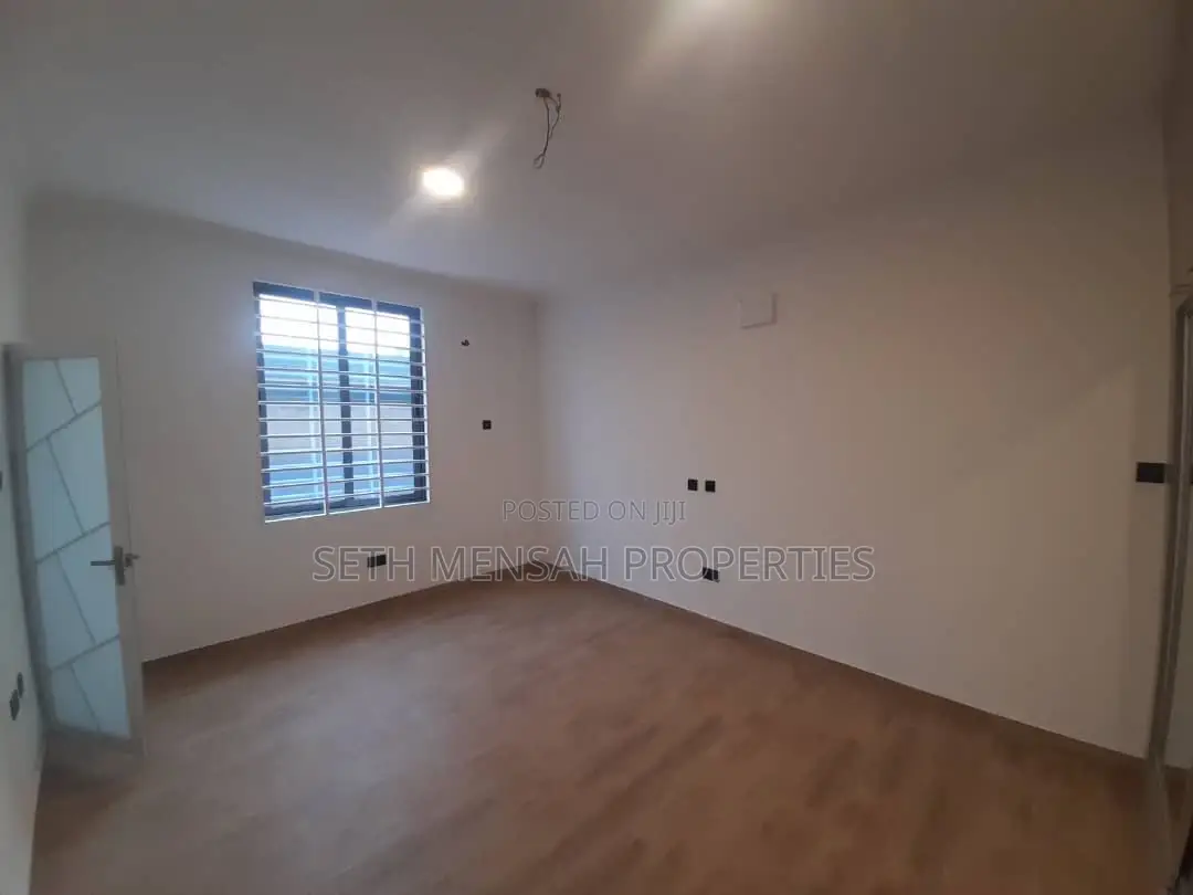 4bdrm Mansion in Spintex for sale