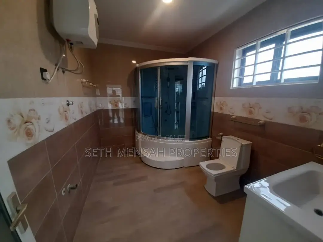 4bdrm Mansion in Spintex for sale