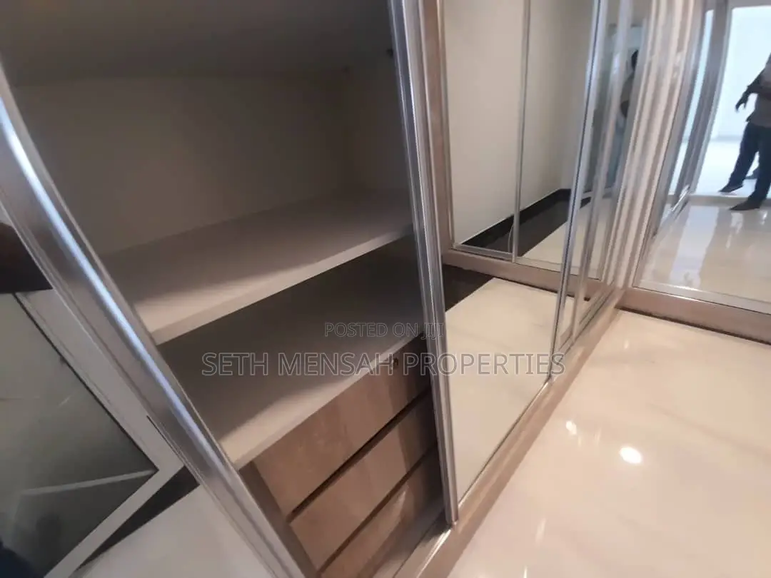 4bdrm Mansion in Spintex for sale