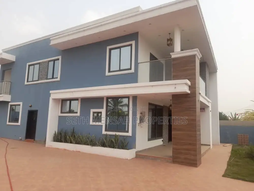 4bdrm Mansion in Spintex for sale