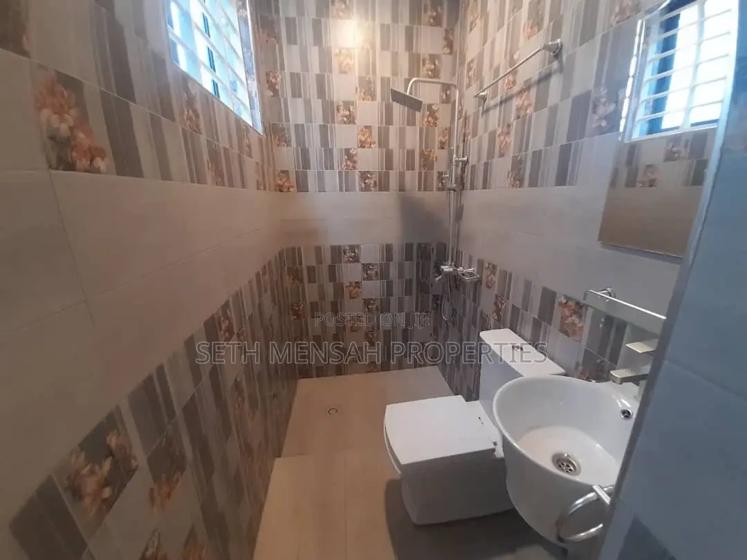 4bdrm Mansion in Spintex for sale