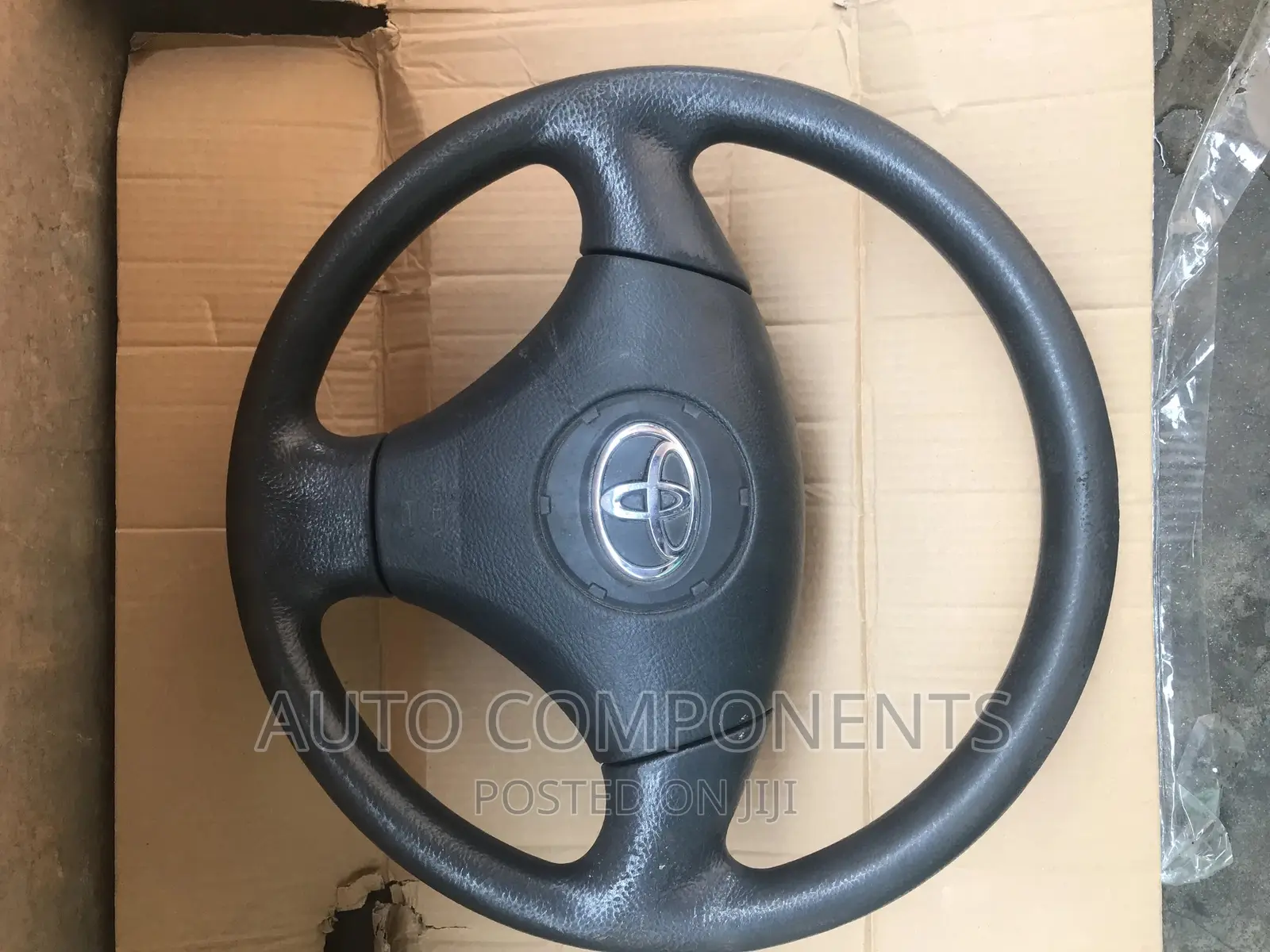 Corolla S (2005) Steering Wheel With an Airbag