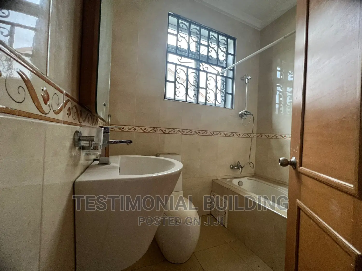 8bdrm Mansion in Testimonial Building, American House for rent