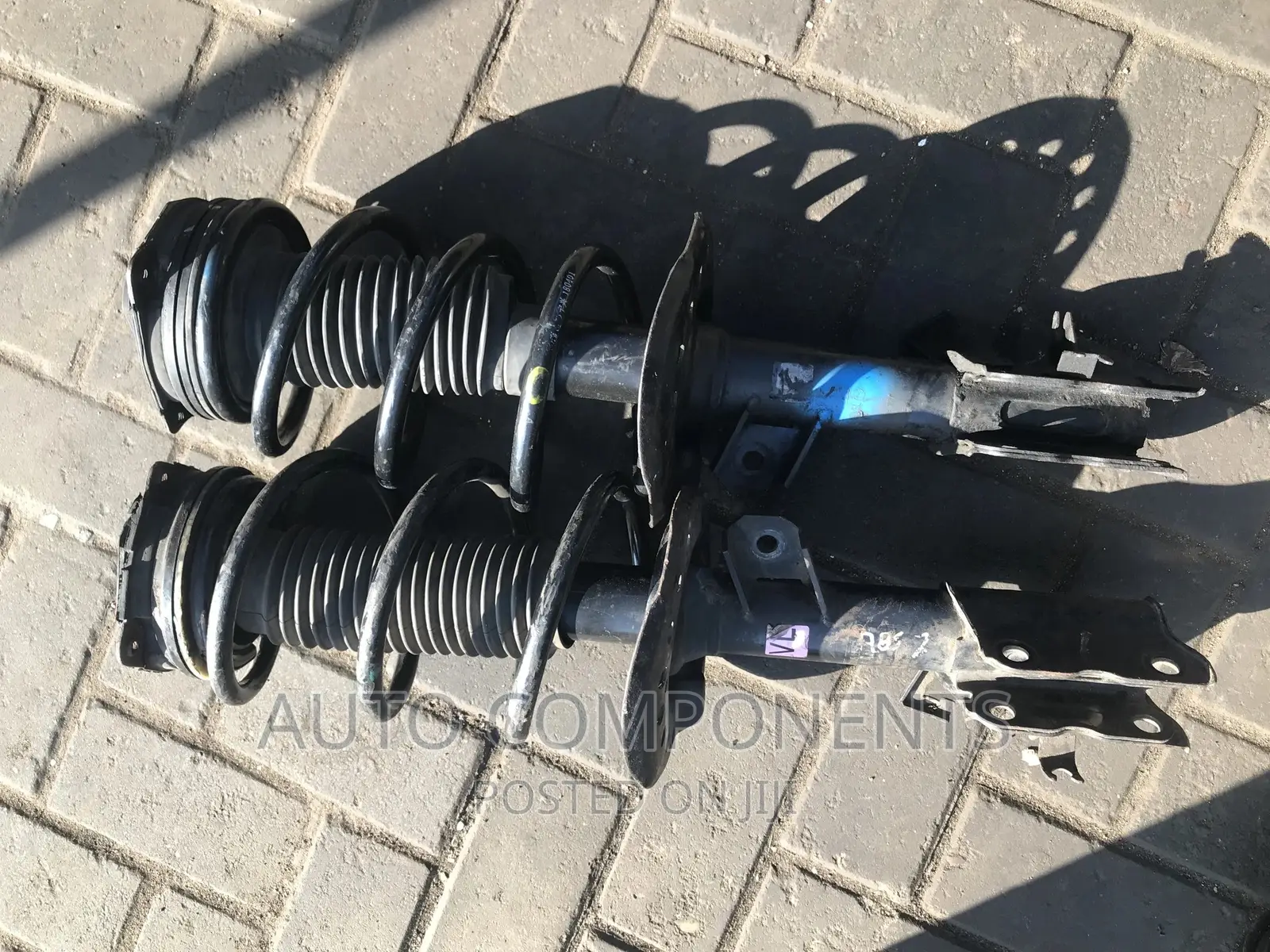 Nissan Rogue 2010 Front Shocks
