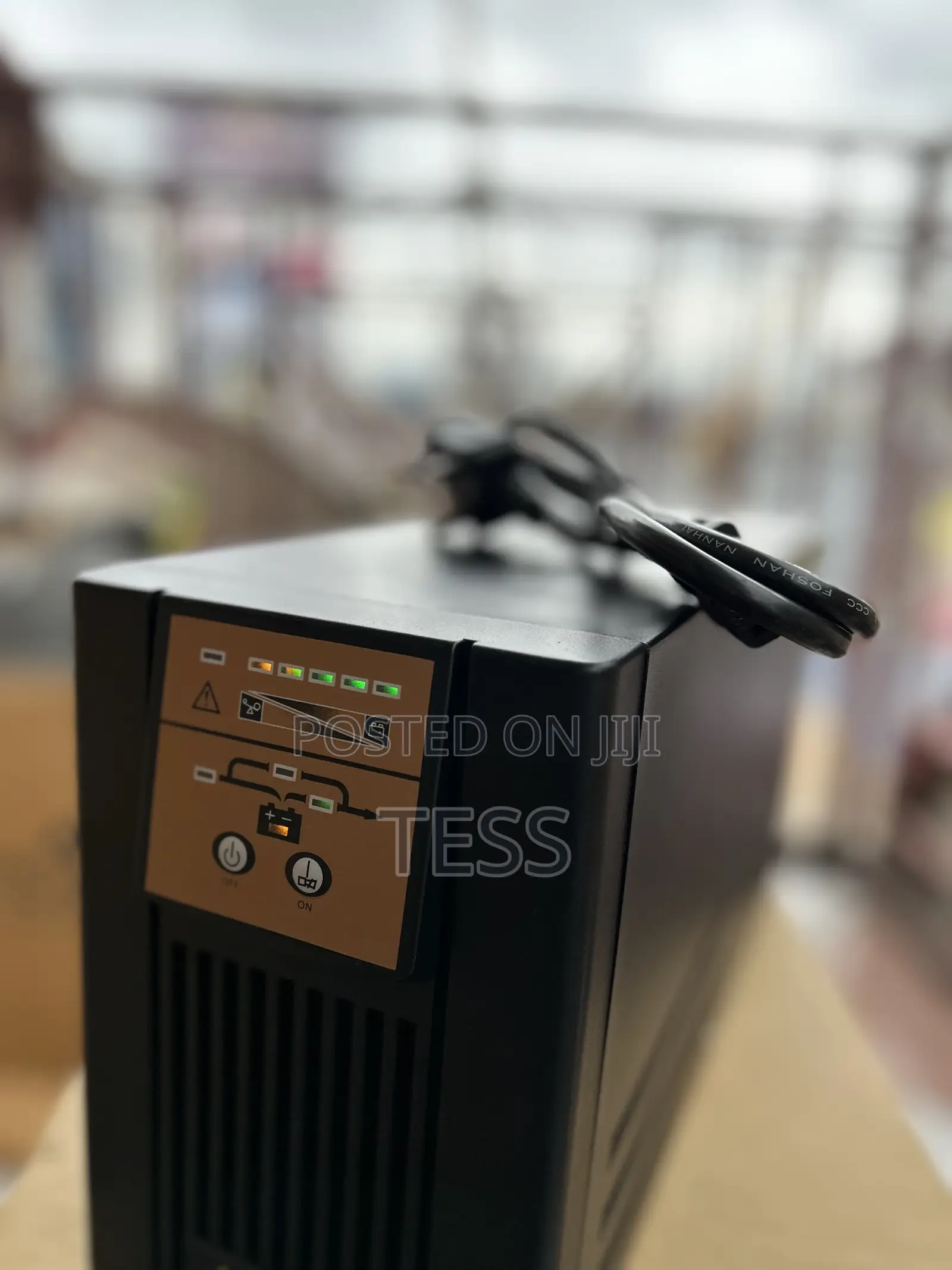 Ups 3000va (3kva) Streams With 4 Backup Batteries