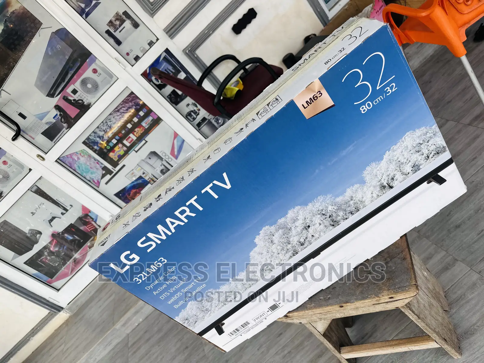 A New Slim Smart Lg FHD 32LM637BPVA Tv  Glossy Screen