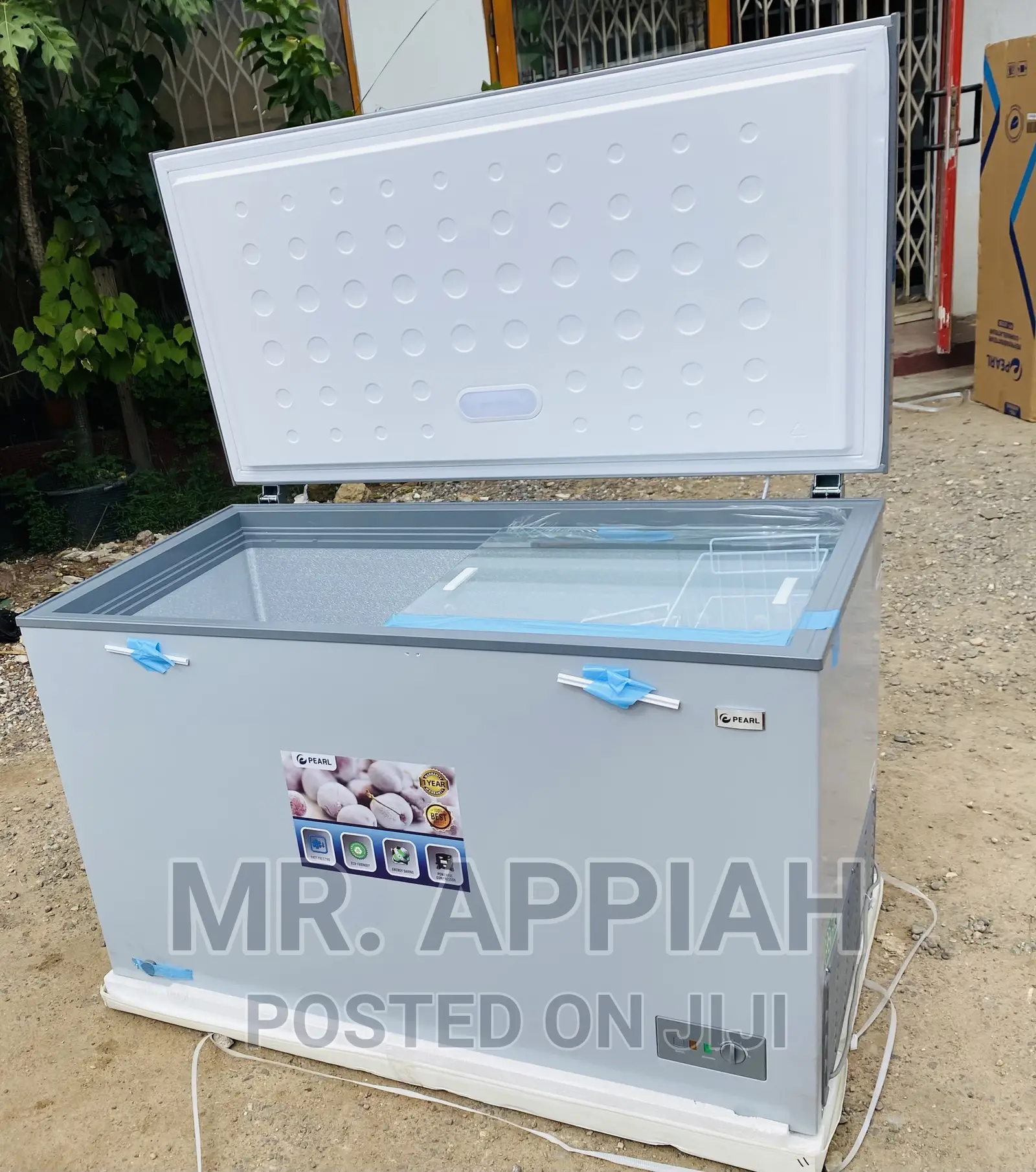 Fast and Affordable Pearl PCF-370 (290ltrs)Chest Freezer 